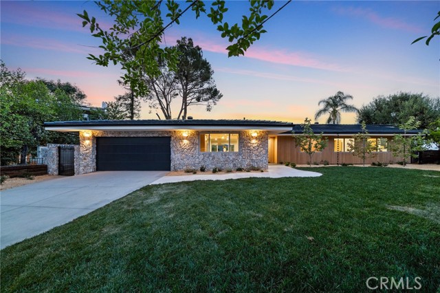 Detail Gallery Image 1 of 25 For 24153 Califa St, Woodland Hills,  CA 91367 - 4 Beds | 3 Baths