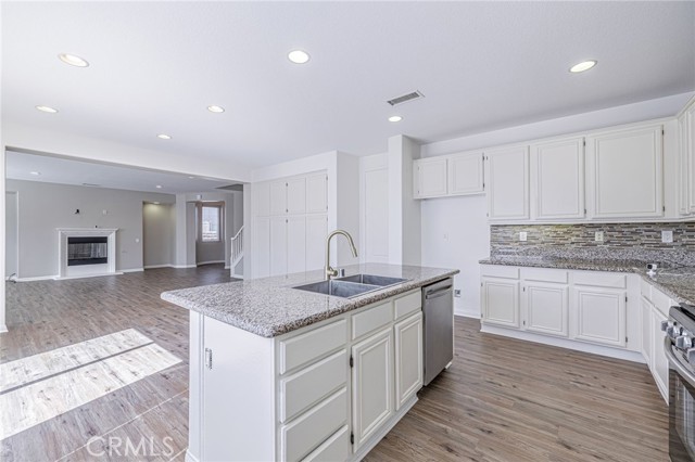 Detail Gallery Image 19 of 55 For 36425 Eveningside Dr, Palmdale,  CA 93552 - 5 Beds | 4 Baths