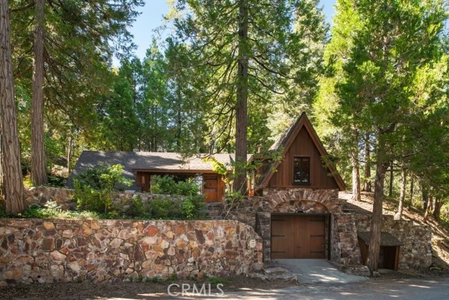 324 Summit Drive, Lake Arrowhead CA: https://media.crmls.org/medias/b4736b59-bab8-4f81-aa41-c342e596f973.jpg