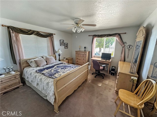 9928 Desmond Drive, Oak Hills CA: https://media.crmls.org/medias/b4752fa5-9b37-49b8-af5a-8b8ae5b1abec.jpg