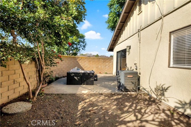 Detail Gallery Image 27 of 39 For 1101 Cabrillo Park Dr, Santa Ana,  CA 92701 - 2 Beds | 2 Baths