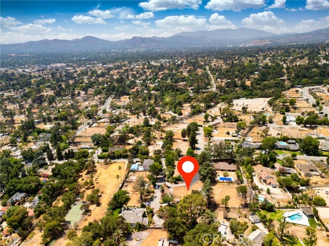 1663 Gaywood Drive, Altadena CA: https://media.crmls.org/medias/b4783ae2-6d75-4012-b8b3-9addbed7e19e.jpg