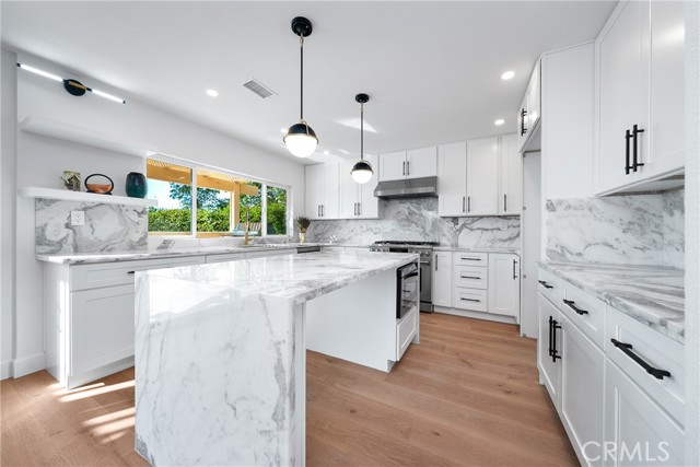 27591 Cenajo, Mission Viejo CA: https://media.crmls.org/medias/b478918f-72c4-4193-a88c-610727ad145a.jpg