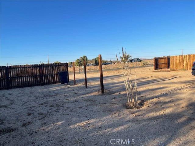 27172 Prospect Street, Boron CA: https://media.crmls.org/medias/b47948d8-0065-48d3-8539-963f9f7e4bab.jpg