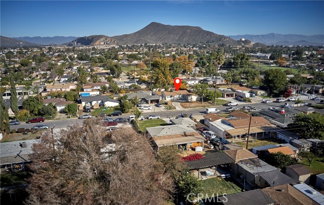 6001 De La Vista, Jurupa Valley CA: https://media.crmls.org/medias/b4795163-30b5-45c4-8799-61069885fc04.jpg