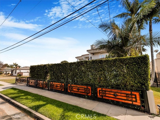 10014 La Reina Avenue, Downey, California 90240, 5 Bedrooms Bedrooms, ,5 BathroomsBathrooms,Single Family Residence,For Sale,La Reina,DW25006841