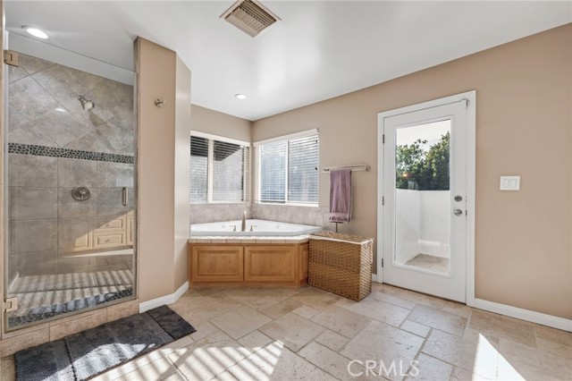 5187 Llano Drive, Woodland Hills CA: https://media.crmls.org/medias/b47a5f7e-5c2e-475b-b68d-71136f34807e.jpg
