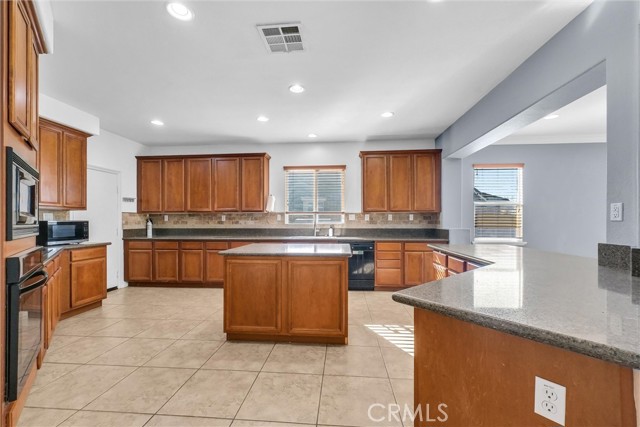 Detail Gallery Image 17 of 42 For 519 Cedarbrook Ln, Corona,  CA 92879 - 4 Beds | 2/1 Baths