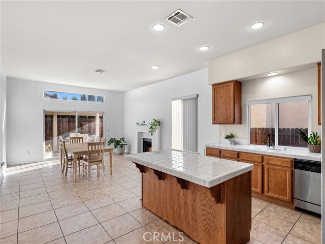 Detail Gallery Image 12 of 32 For 17557 Caprice, Victorville,  CA 92395 - 3 Beds | 2 Baths