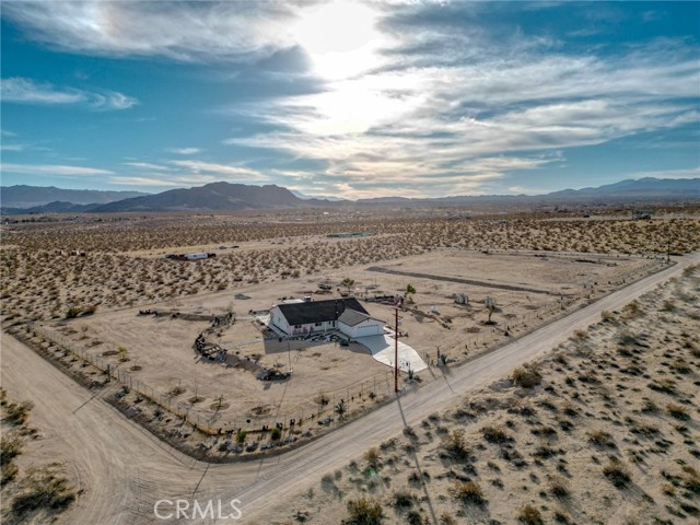 Detail Gallery Image 1 of 32 For 61975 La Brisa Dr, Joshua Tree,  CA 92252 - 3 Beds | 2/1 Baths