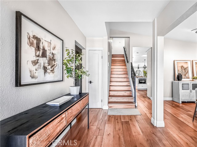 Detail Gallery Image 2 of 37 For 7313 S Earldom Avenue, Playa Del Rey,  CA 90293 - 5 Beds | 4 Baths