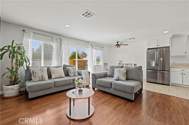 Detail Gallery Image 4 of 44 For 45423 Sancroft Ave, Lancaster,  CA 93535 - 4 Beds | 2 Baths