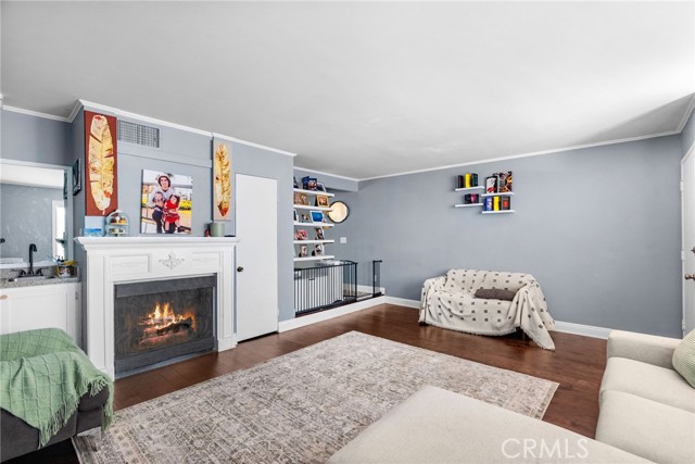 5463 Newcastle Avenue, Encino CA: https://media.crmls.org/medias/b480a476-075b-4644-aeba-8796079ea89c.jpg