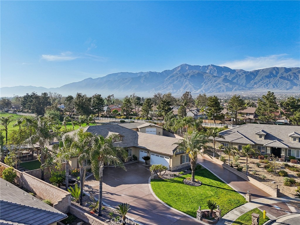 https://media.crmls.org/medias/b480f995-2e20-4828-a692-9af9a1b57986.jpg?preset=X-Large