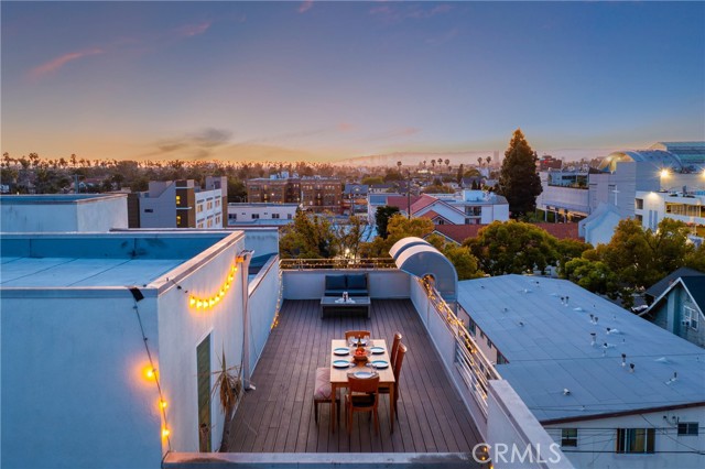 1055 S Serrano Avenue, Los Angeles CA: https://media.crmls.org/medias/b481131c-91ca-4482-8e6e-d385cf49f7b4.jpg