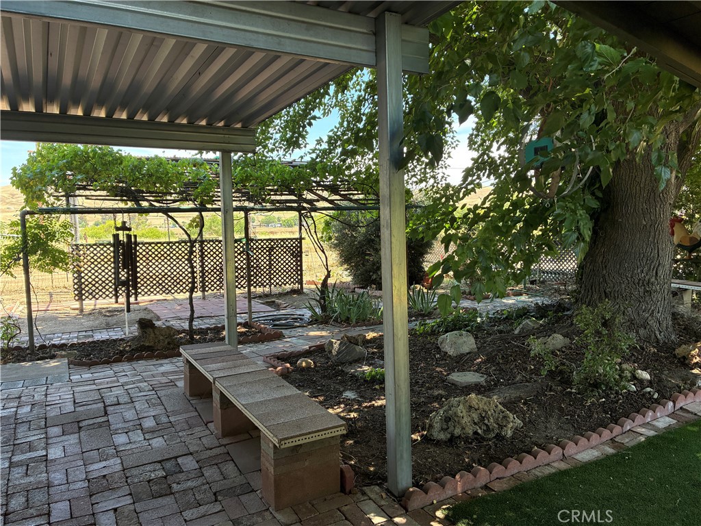 https://media.crmls.org/medias/b4815f35-b118-47bf-baef-53ffbf341079.jpg?preset=X-Large