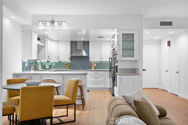 Detail Gallery Image 7 of 30 For 321 S San Vicente Bld #507,  Los Angeles,  CA 90048 - 2 Beds | 2 Baths