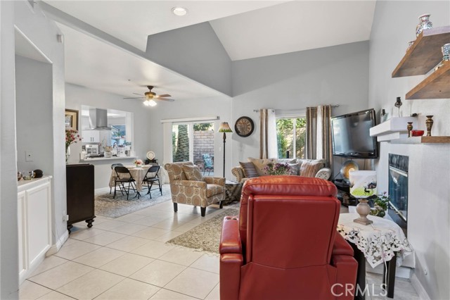 Detail Gallery Image 3 of 27 For 9429 Burnet Ave #5,  North Hills,  CA 91343 - 3 Beds | 2 Baths