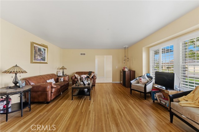 Detail Gallery Image 12 of 31 For 10406 Hasty, Downey,  CA 90241 - 4 Beds | 3 Baths