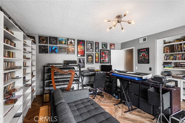 Detail Gallery Image 43 of 67 For 2367 Deerhorn Dr, Riverside,  CA 92506 - 4 Beds | 2/1 Baths