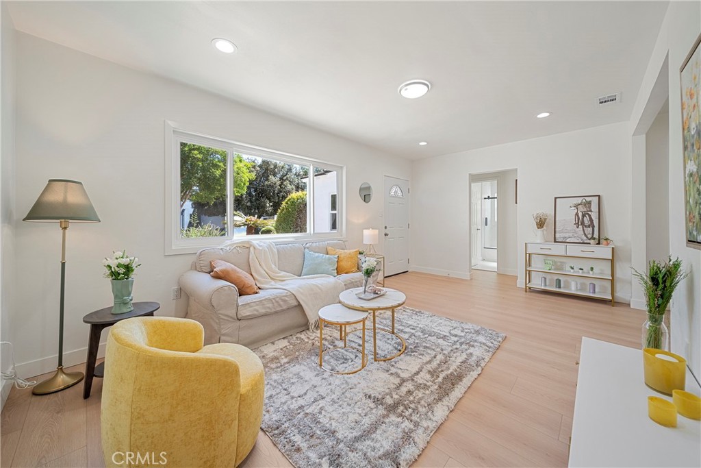 3211 W Jeffries Avenue