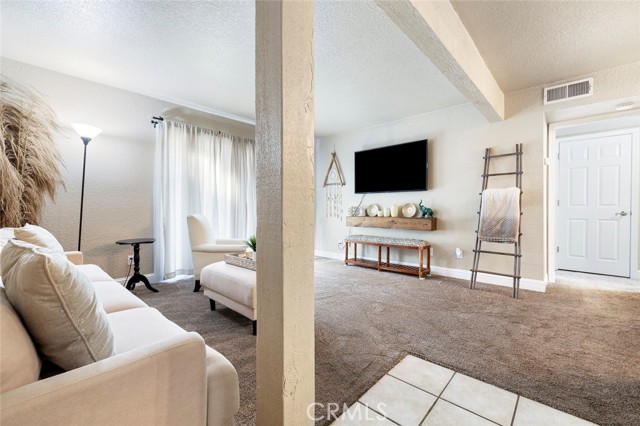 Detail Gallery Image 5 of 33 For 2881 Huntington Bld #137,  Fresno,  CA 93721 - 1 Beds | 1 Baths
