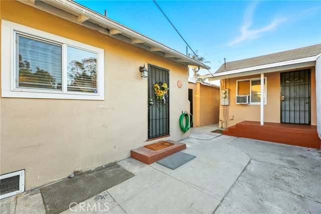 453 455 S Rowan Avenue, Los Angeles CA: https://media.crmls.org/medias/b483ef3b-0c6b-4949-9319-38d3324ef0ee.jpg