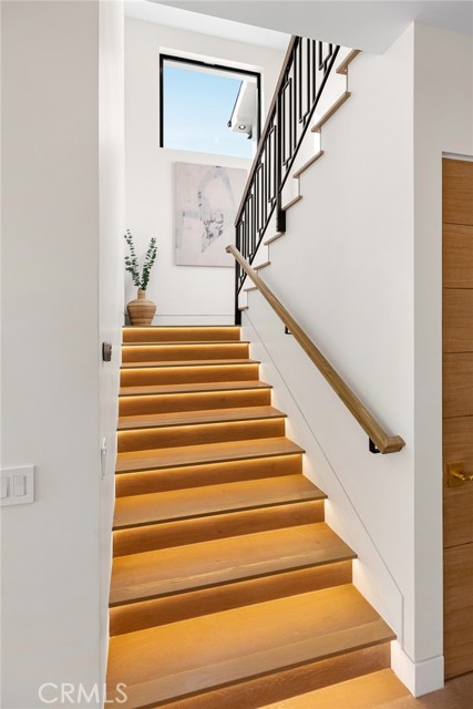 22640 Clarendon Street, Woodland Hills CA: https://media.crmls.org/medias/b4847802-71c2-4088-a94e-a614c8e0f9f1.jpg