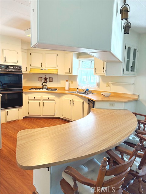 24701 Raymond Way, Lake Forest CA: https://media.crmls.org/medias/b484d477-4897-4539-bbc0-ff34f4fec0be.jpg