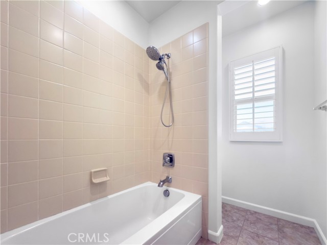 Detail Gallery Image 14 of 19 For 19402 Snowdon Ln, Huntington Beach,  CA 92646 - 4 Beds | 3 Baths