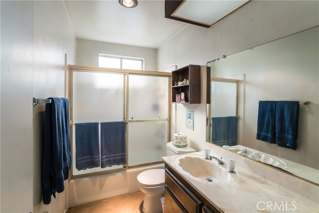 Full bathroom upstairs.