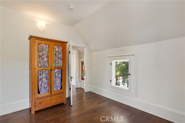 211 E Virginia Avenue, Glendora CA: https://media.crmls.org/medias/b486eb4e-f526-4f1c-946d-5902ae417bc9.jpg