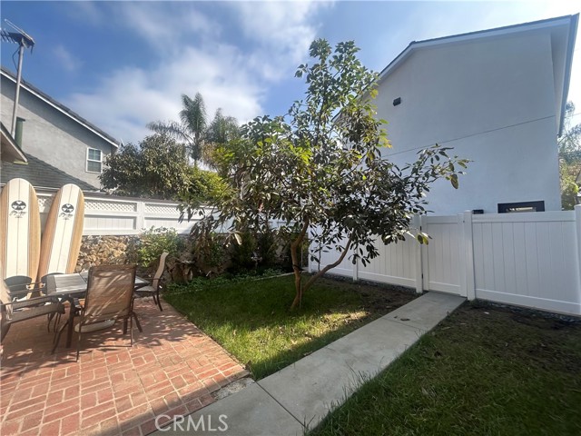 Detail Gallery Image 14 of 17 For 406 11th, Huntington Beach,  CA 92648 - 2 Beds | 1 Baths