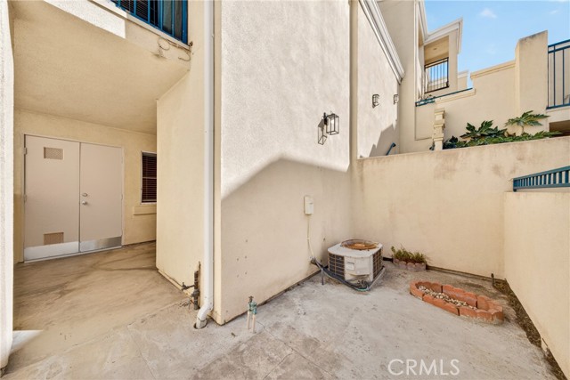 Detail Gallery Image 4 of 32 For 6374 Gage #121,  Bell Gardens,  CA 90201 - 2 Beds | 2 Baths