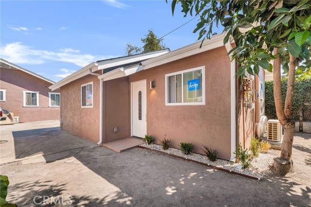 2621 Vineyard Avenue, Los Angeles CA: https://media.crmls.org/medias/b48817c4-8bd3-4ce8-83ff-a25f05965807.jpg