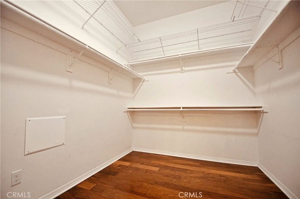 https://media.crmls.org/medias/b488abf9-59ab-4400-ac12-410db94e7922.jpg?preset=X-Large