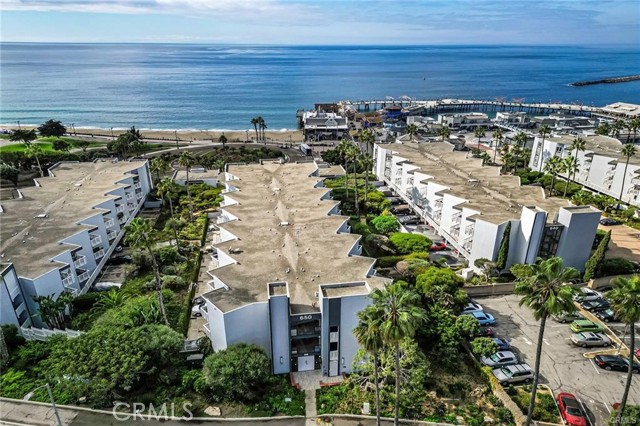 650 The Village, Redondo Beach CA: https://media.crmls.org/medias/b4890cde-946b-4e31-ac37-3957e6cd59dd.jpg