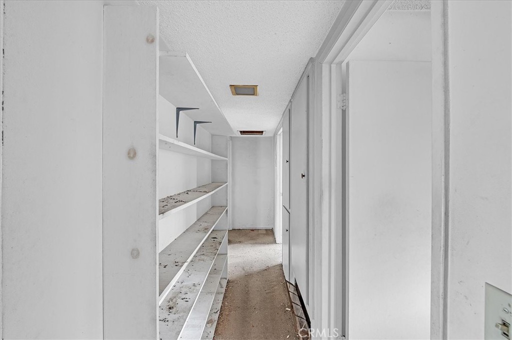 https://media.crmls.org/medias/b489db81-547f-4e20-9aa3-2ac400c7883f.jpg?preset=X-Large