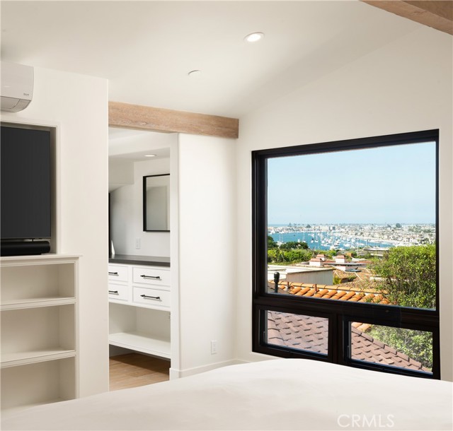 Detail Gallery Image 16 of 28 For 2204 Waterfront Dr, Corona Del Mar,  CA 92625 - 5 Beds | 5/1 Baths