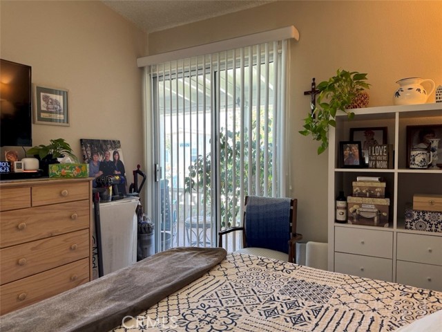 1664 Thunderbird Drive, Seal Beach CA: https://media.crmls.org/medias/b48a5004-1438-492f-aec6-f15f7173b48c.jpg