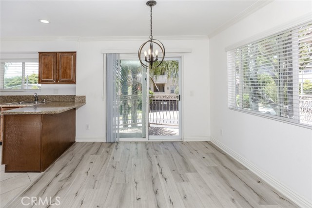 550 E Santa Anita Avenue, Burbank CA: https://media.crmls.org/medias/b48acd49-2816-41b0-931b-db813a714639.jpg