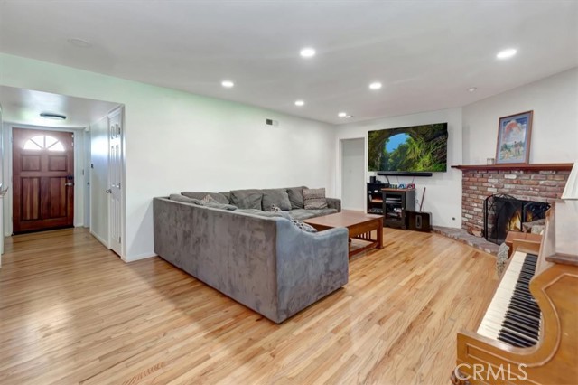 Detail Gallery Image 12 of 34 For 11111 Magda Ln, La Habra,  CA 90631 - 4 Beds | 2/1 Baths