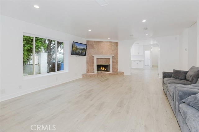 Detail Gallery Image 4 of 51 For 13631 Eldridge Ave, Sylmar,  CA 91342 - 4 Beds | 3 Baths