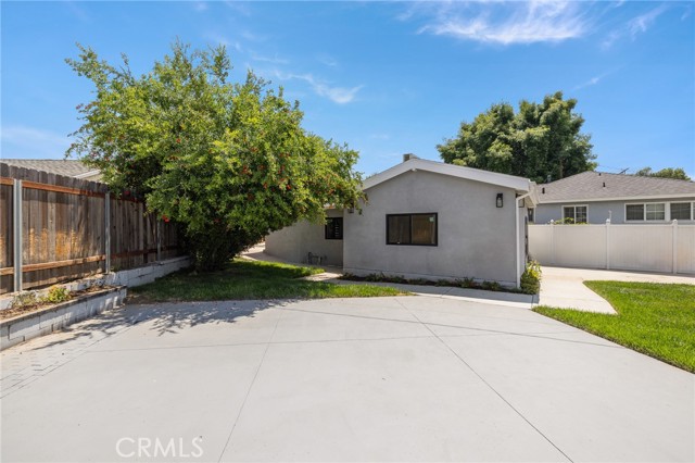 11012 Montgomery Avenue, Granada Hills CA: https://media.crmls.org/medias/b48bb087-3752-4d76-8372-bdef6bbedb39.jpg