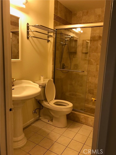 Detail Gallery Image 5 of 10 For 18622 Kamstra Ave, Cerritos,  CA 90703 - 6 Beds | 3 Baths