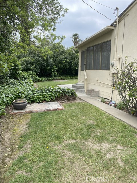 2345 El Sol Avenue, Altadena CA: https://media.crmls.org/medias/b48c0e37-5529-47ea-8585-8c9b5f2a4cab.jpg