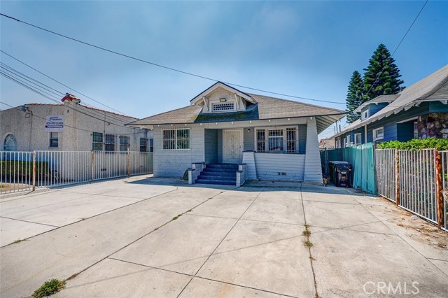 1234 W 37TH Drive, Los Angeles CA: https://media.crmls.org/medias/b48c11aa-1abd-4bc2-878e-ef96e712688c.jpg