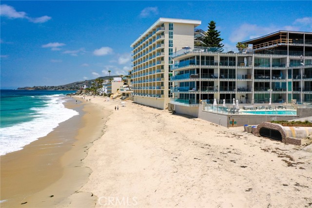 1585 S Coast, Laguna Beach CA: https://media.crmls.org/medias/b48e0c72-f588-4716-bcf3-c1256f86eefb.jpg