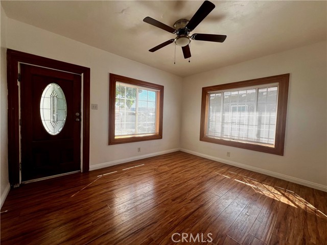 Detail Gallery Image 2 of 14 For 609 Camulos St, Los Angeles,  CA 90023 - 3 Beds | 1 Baths