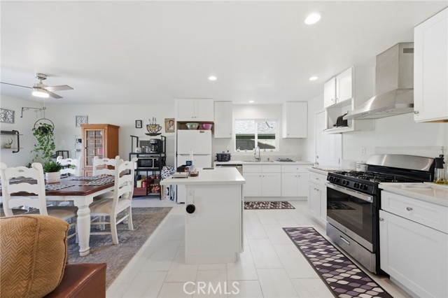 Detail Gallery Image 15 of 38 For 1080 Sapphire, Corona,  CA 92882 - 4 Beds | 2 Baths